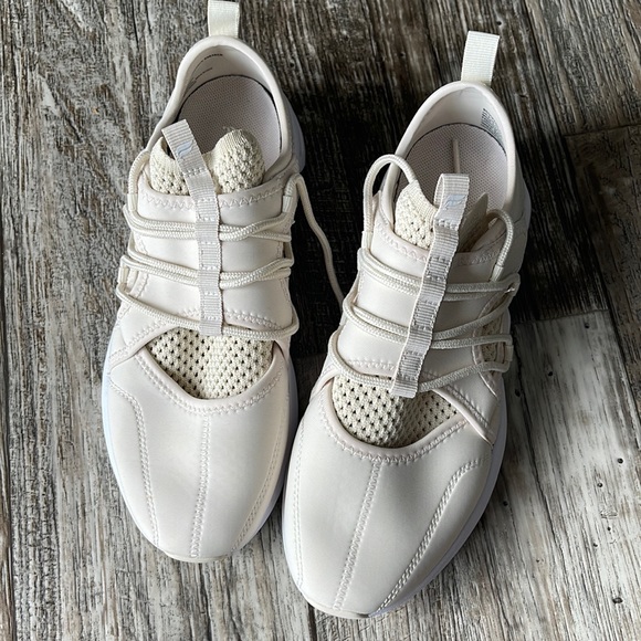 🌟Fabletics 🌟Brookside 🌟Performance
Sneaker, 9 - Picture 5 of 13